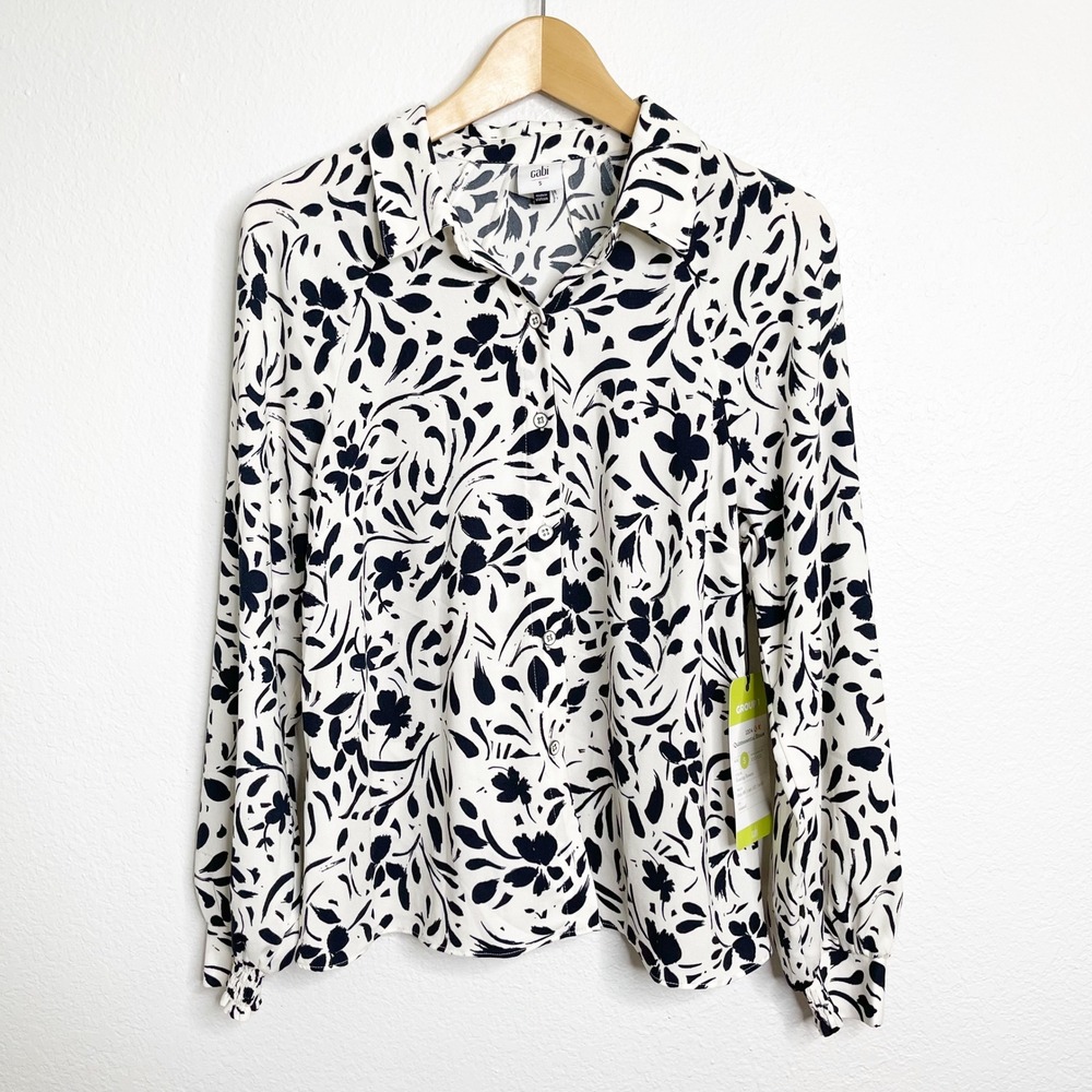 Cabi Quintessential Blouse 1204 Floating Flowers Black White Floral Top Small